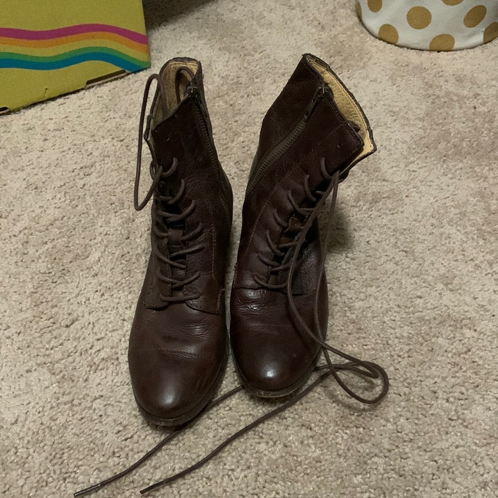 Frye lace up ankle boots size 6.5 B